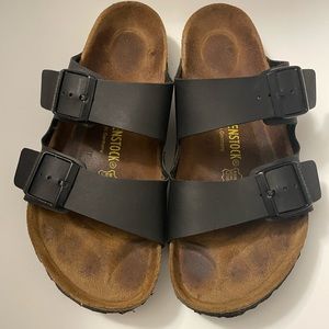 Birkenstock Arizona Sandal in Black (Gently Used)